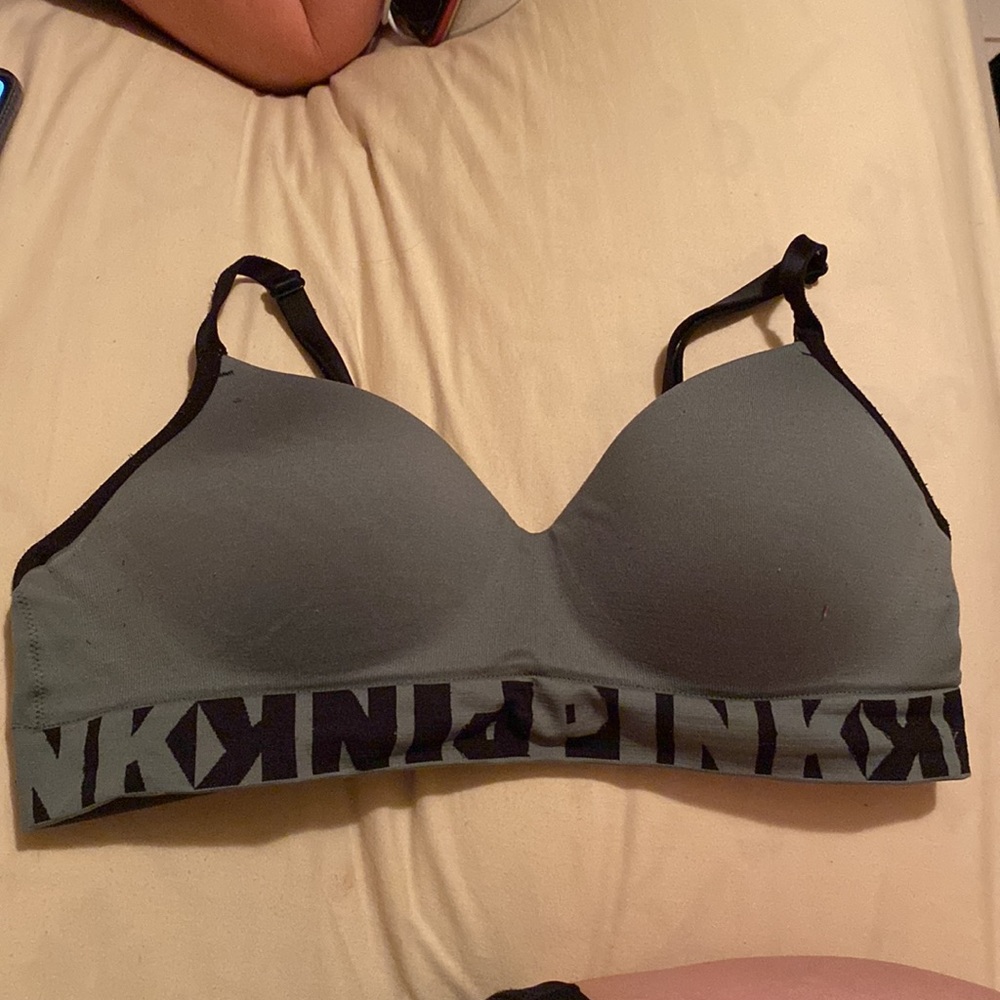 Pink bras - Picture 4 of 6